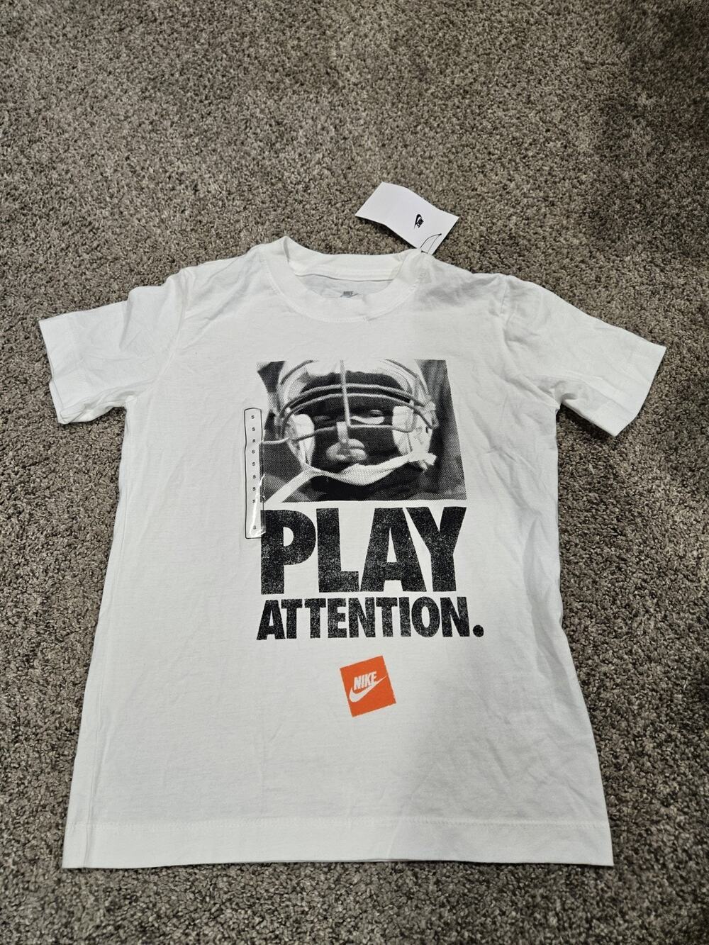 Sz Small Kids Nike Play Attention Graphic T-Shirt